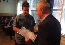 Předávání certifikátů Předávání certifikátů