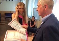 Předávání certifikátů Předávání certifikátů