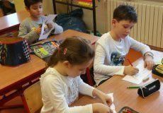 vyrábění masek na masopust 2.B vyrábění masek na masopust 2.B