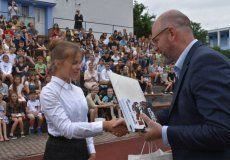 Ilustrativní obrázek článku Úspěšní žáci dostali odměnu za učení během pandemie, gratuloval i ministr školství