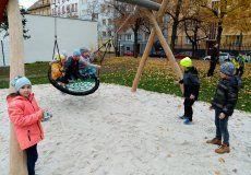 Na novém školním hřišti :-) Na novém školním hřišti :-)