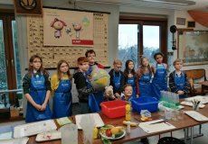 V NTM v Kids’lab Abrakadabra jsme zkoumali obsah vitamínu C v ovoci a zelenině. V NTM v Kids’lab Abrakadabra jsme zkoumali obsah vitamínu C v ovoci a zelenině.