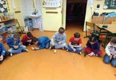 Duben - poznáváme kuřátka.jpg Duben - poznáváme kuřátka.jpg