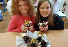 Andílci.s Elizabeth a Malvínkou