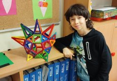 Max rád staví a jde mu to. :)