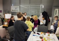 Poděkování, přání a předání dárku