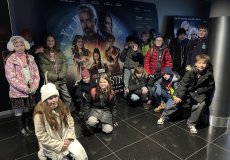 V kině na filmu Zrození alchymistky