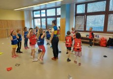 Sportík s trenérkou házené