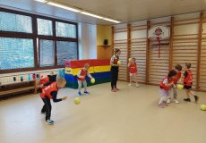 Sportík s trenérkou házené