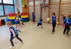 Sportík s trenérkou házené