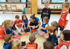 Sportík s trenérkou házené