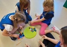 Sportík s trenérkou házené