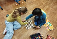 Rádi hrajeme šachy, Anička a Max