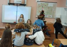 Někdo zpívá, někdo tančí, někdo si jen povídá ...