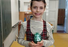 Vázička zdobená mozaikou s Maruškou