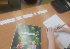 Skládáme a píšeme věty