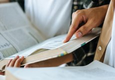 Ilustrativní obrázek aktuality Ročenky školství Prahy 6