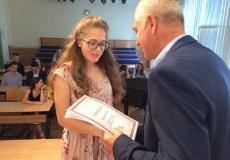 Předávání certifikátů Předávání certifikátů