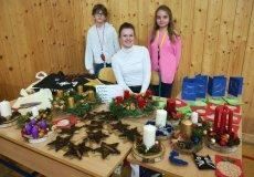 Vánoční trhy 2018 - 6.C děkuje všem, kteří se stavili a zpříjemnili nám předvnoční čas milým slovem a také příspěvkem do třídní kasičky ;-) Vánoční trhy 2018 - 6.C děkuje všem, kteří se stavili a zpříjemnili nám předvnoční čas milým slovem a také příspěvkem do třídní kasičky ;-)